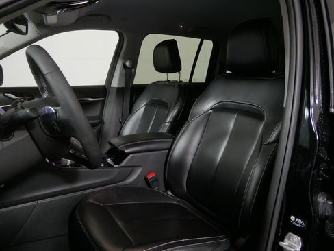 Used 2023 Jeep Grand Cherokee Limited w/ Black Appearance Package AWD/4WD image 12
