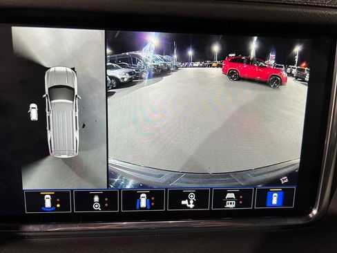 Used 2023 GMC Yukon XL Denali image 32