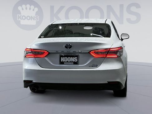 Used 2020 Toyota Camry XLE w/ Sunroof Package image 15