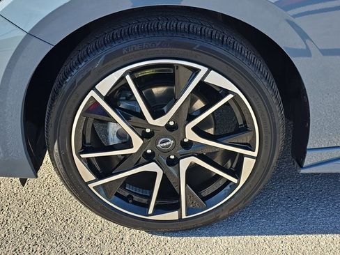 Used 2024 Nissan Sentra SR w/ SR Premium Package image 7