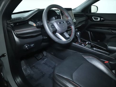 Used 2023 Jeep Compass Trailhawk w/ Trailhawk Convenience Group AWD/4WD image 19
