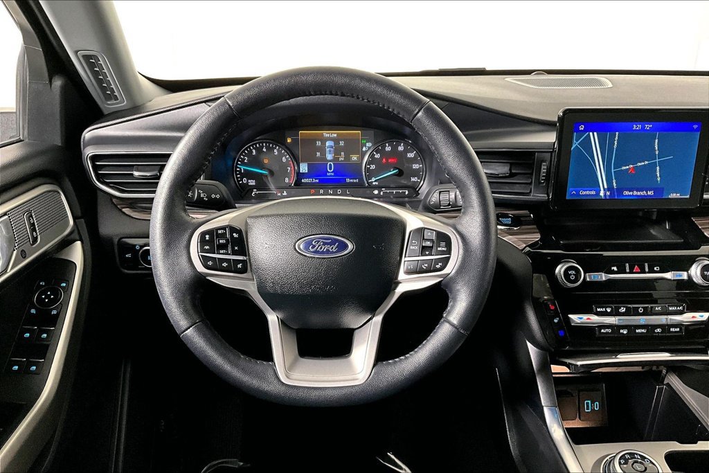 Used 2023 Ford Explorer Limited AWD/4WD image 5