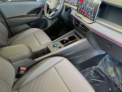 New 2026 Volkswagen Tiguan SE image 15