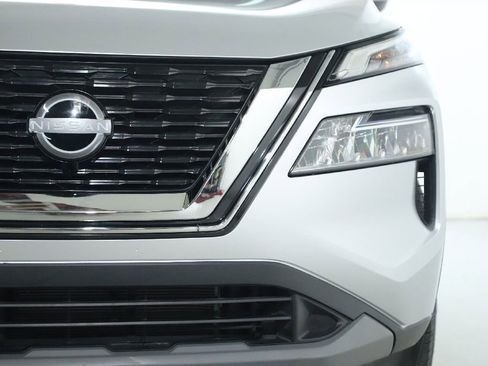 Used 2023 Nissan Rogue SV image 7