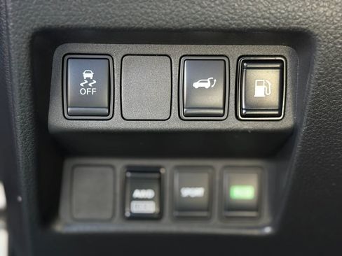 Used 2018 Nissan Rogue SV AWD/4WD image 36