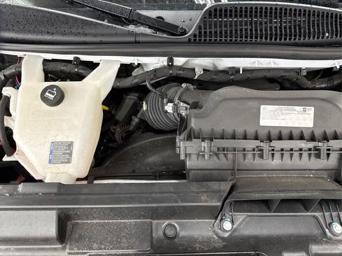 Used 2025 GMC Savana 3500 LT w/ LT Preferred Equipment Group image 13