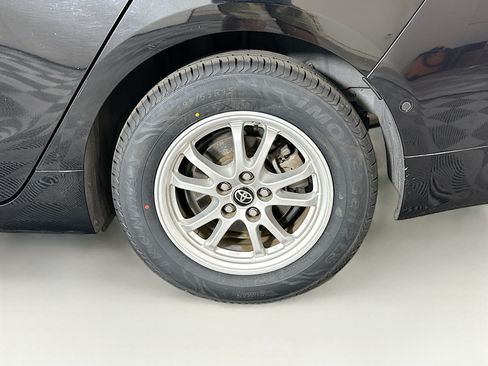 Used 2017 Toyota Prius Three FWD image 11