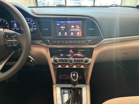 Used 2020 Hyundai Elantra SEL w/ Winter Weather Package FWD image 17
