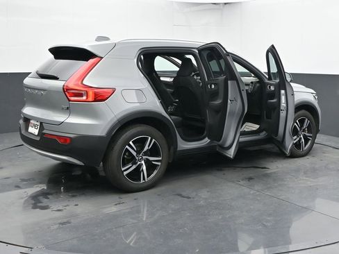 Used 2025 Volvo XC40 B5 Core image 51