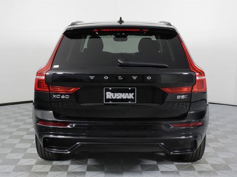 Certified 2025 Volvo XC60 B5 Core image 5