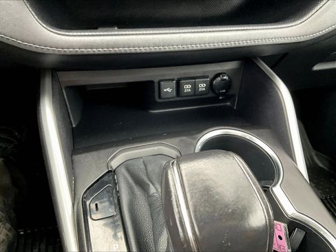 Used 2021 Toyota Highlander XLE AWD/4WD image 26