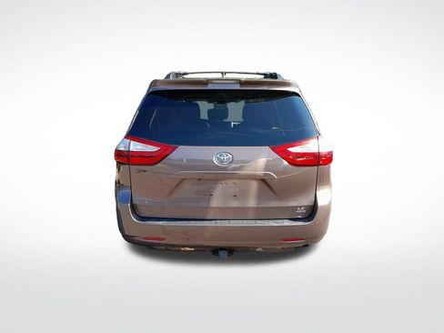 Used 2018 Toyota Sienna LE AWD/4WD image 7