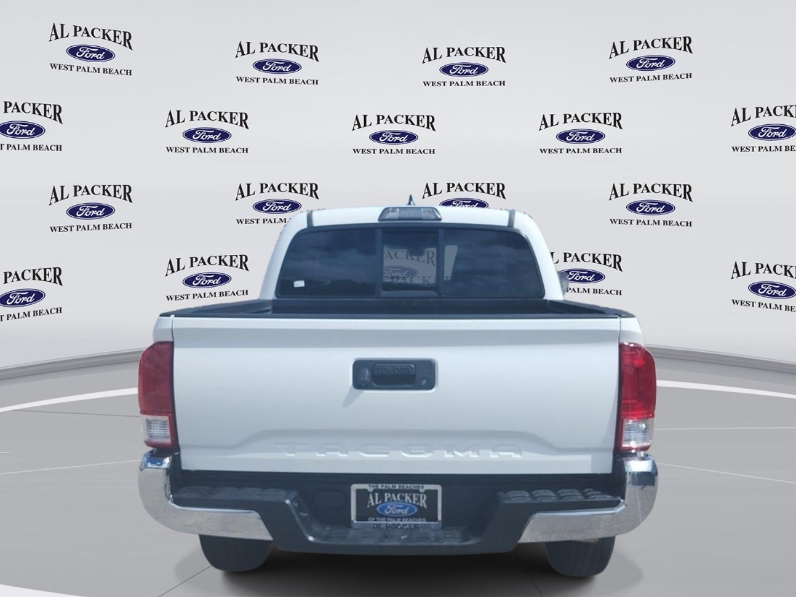 Used 2017 Toyota Tacoma SR5 w/ SR5 Appearance Package (SM) RWD image 4