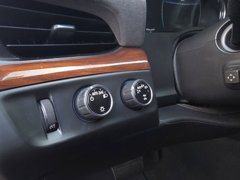 Used 2018 Cadillac Escalade Luxury image 14