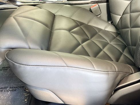 Used 2025 BMW 740i xDrive 740i xDrive w/ Premium Package image 18