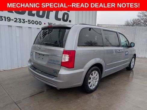 Used 2014 Chrysler Town & Country Touring image 16