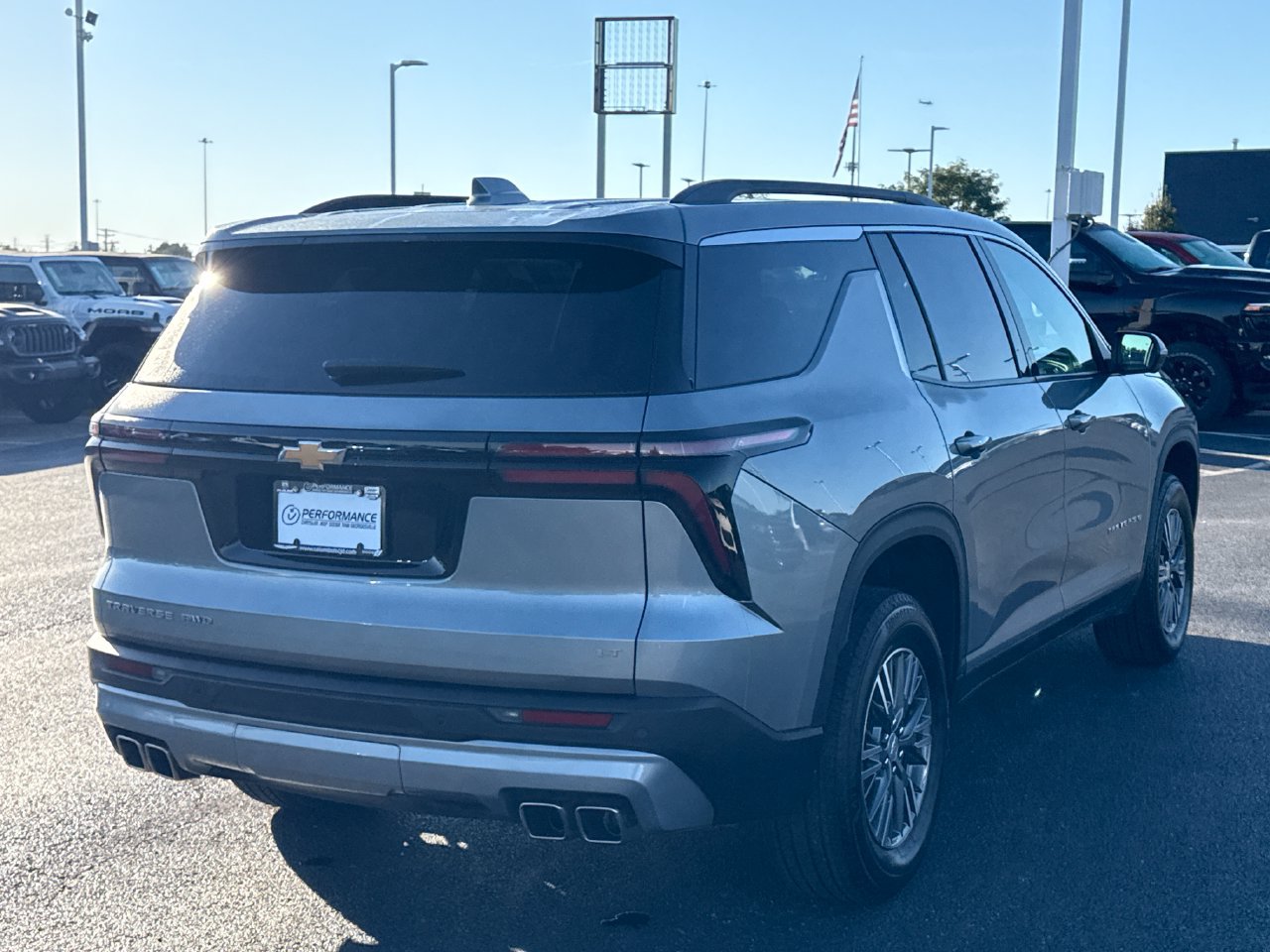 Used 2024 Chevrolet Traverse LT AWD/4WD image 2