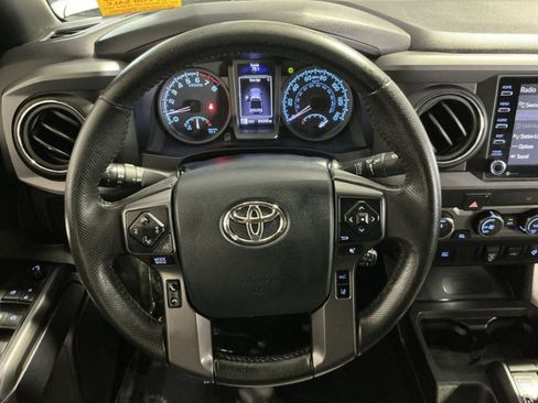 Used 2020 Toyota Tacoma TRD Off-Road AWD/4WD image 17