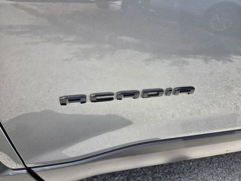 Used 2023 GMC Acadia SLT w/ Elevation Edition FWD image 3