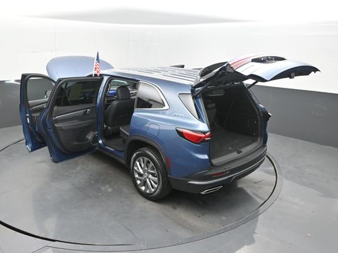 Used 2025 Buick Enclave Preferred FWD image 44