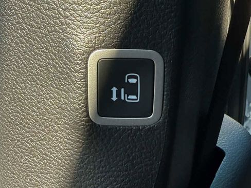 New 2026 Chrysler Pacifica Select image 17