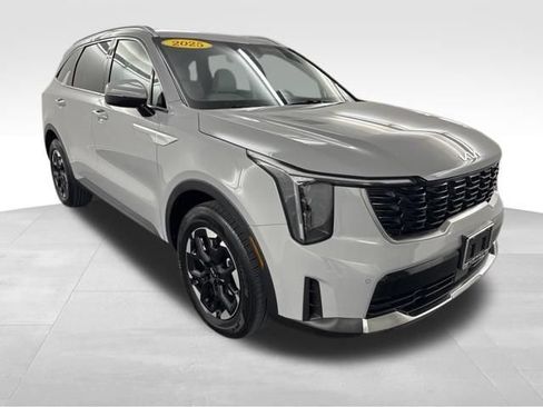 Used 2025 Kia Sorento S FWD image 3