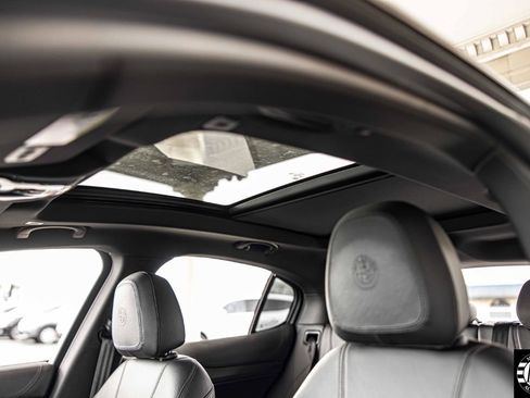 Used 2022 Alfa Romeo Stelvio Ti image 33