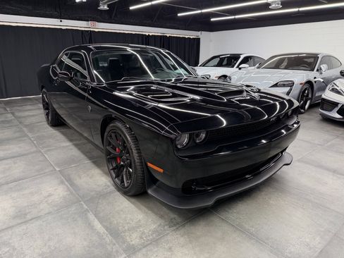 Used 2015 Dodge Challenger SRT Hellcat image 9