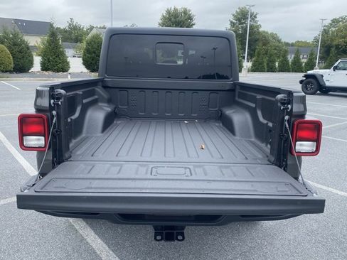 New 2025 Jeep Gladiator Sport image 7