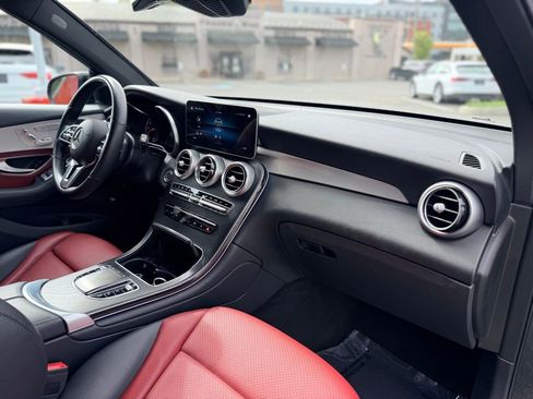 Used 2022 Mercedes-Benz GLC 300 4MATIC image 24