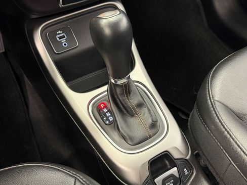 Used 2018 Jeep Compass Latitude FWD image 26