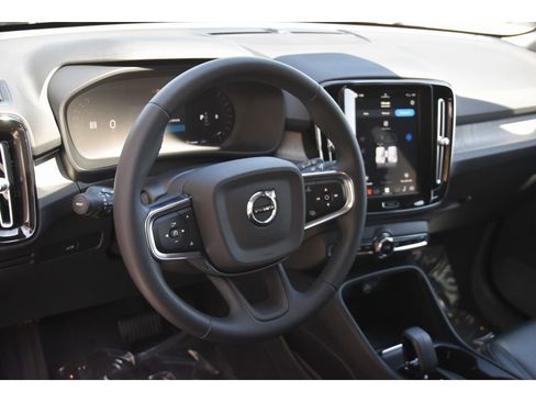 Certified 2023 Volvo XC40 B5 Core w/ Convenience Package AWD/4WD image 13