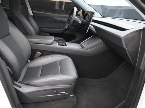 Used 2026 Tesla Model Y AWD image 11