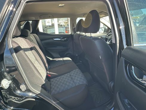 Used 2018 Nissan Rogue Sport SV image 24