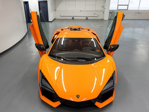 Used 2026 Lamborghini Revuelto image 13