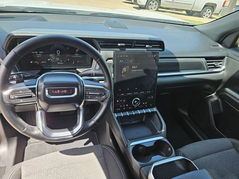 Used 2025 GMC Terrain Elevation AWD/4WD image 16