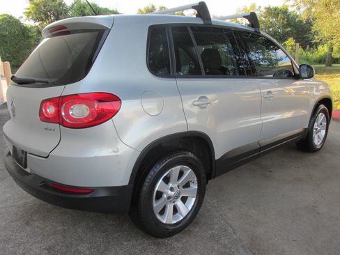 Used 2009 Volkswagen Tiguan SE image 8