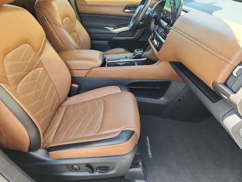 Used 2024 Nissan Pathfinder Platinum image 28