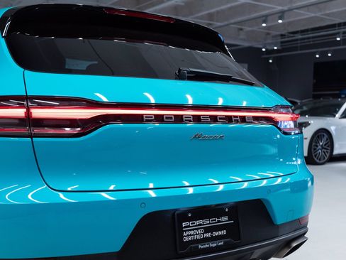 Certified 2019 Porsche Macan AWD/4WD image 32