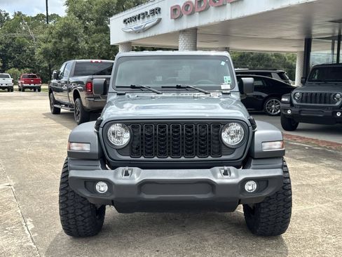 Used 2025 Jeep Wrangler Sport AWD/4WD image 2