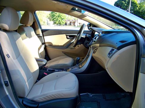 Used 2013 Hyundai Elantra GLS image 32