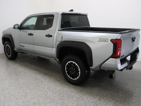 Certified 2025 Toyota Tacoma TRD Off-Road AWD/4WD image 9