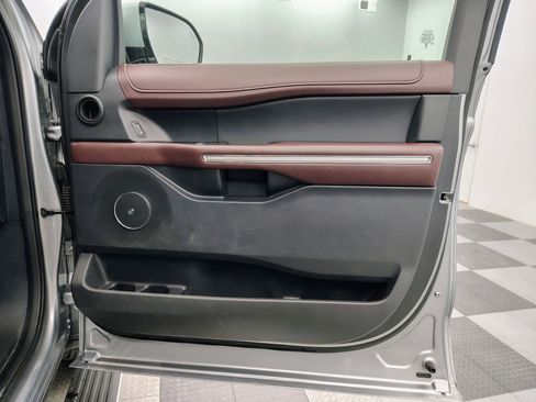 Used 2023 Ford Expedition Limited AWD/4WD image 30
