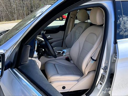 Used 2019 Mercedes-Benz GLC 300 4MATIC image 9