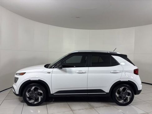 Used 2023 Hyundai Venue Limited w/ Cargo Package image 2