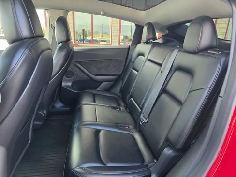 Used 2021 Tesla Model Y Long Range image 9