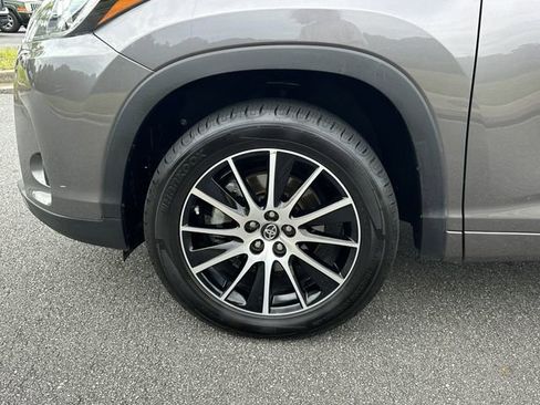 Used 2018 Toyota Highlander SE FWD image 13