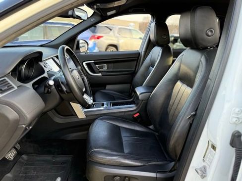 Used 2018 Land Rover Discovery Sport SE image 2