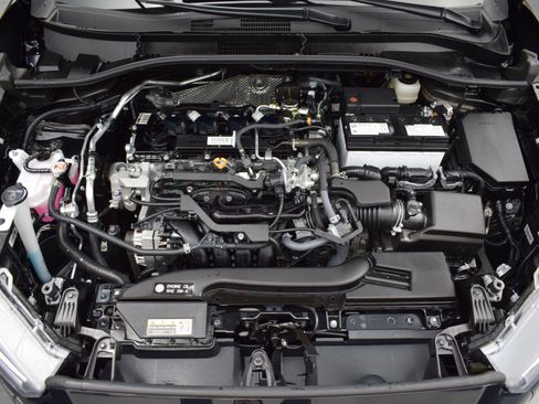 Used 2024 Toyota Corolla Cross LE image 9