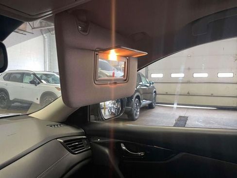 Used 2018 Nissan Rogue SL w/ Premium Package AWD/4WD image 32